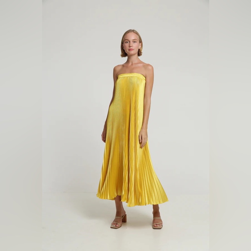 L’idee Bisous Bella Dress in Canary strapless gown